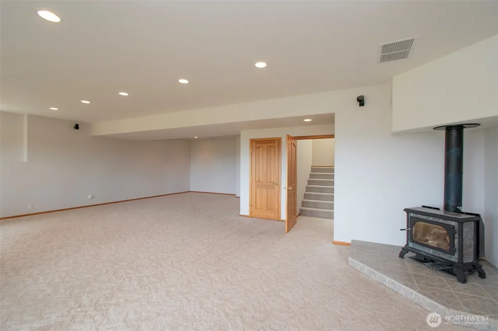201 Karvellis Lane Port Angeles, WA 98363