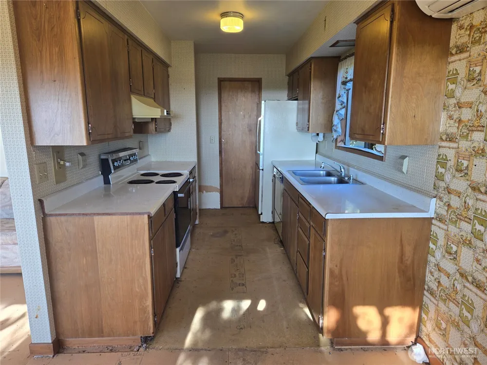 30011 J PLACE Ocean Park, WA 98640