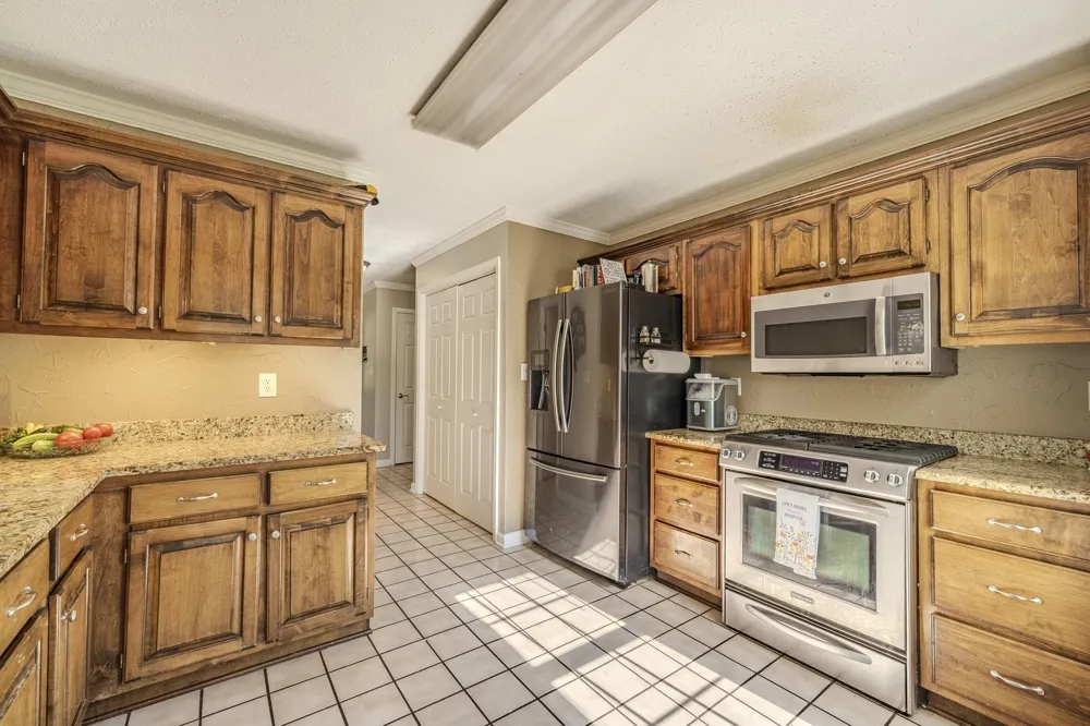 15 JH WINBORN LN Savannah, TN 38372