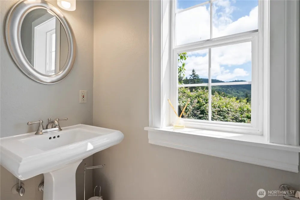 2420 Ivy Lane Kelso, WA 98626