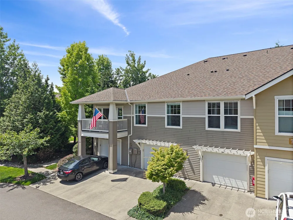 7705 Fairway Avenue SE #204 Snoqualmie, WA 98065