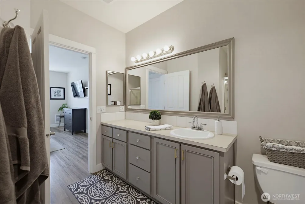 7705 Fairway Avenue SE #204 Snoqualmie, WA 98065