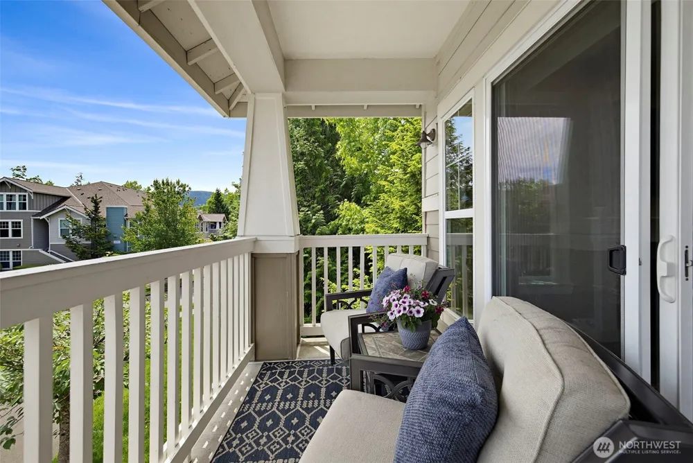 7705 Fairway Avenue SE #204 Snoqualmie, WA 98065