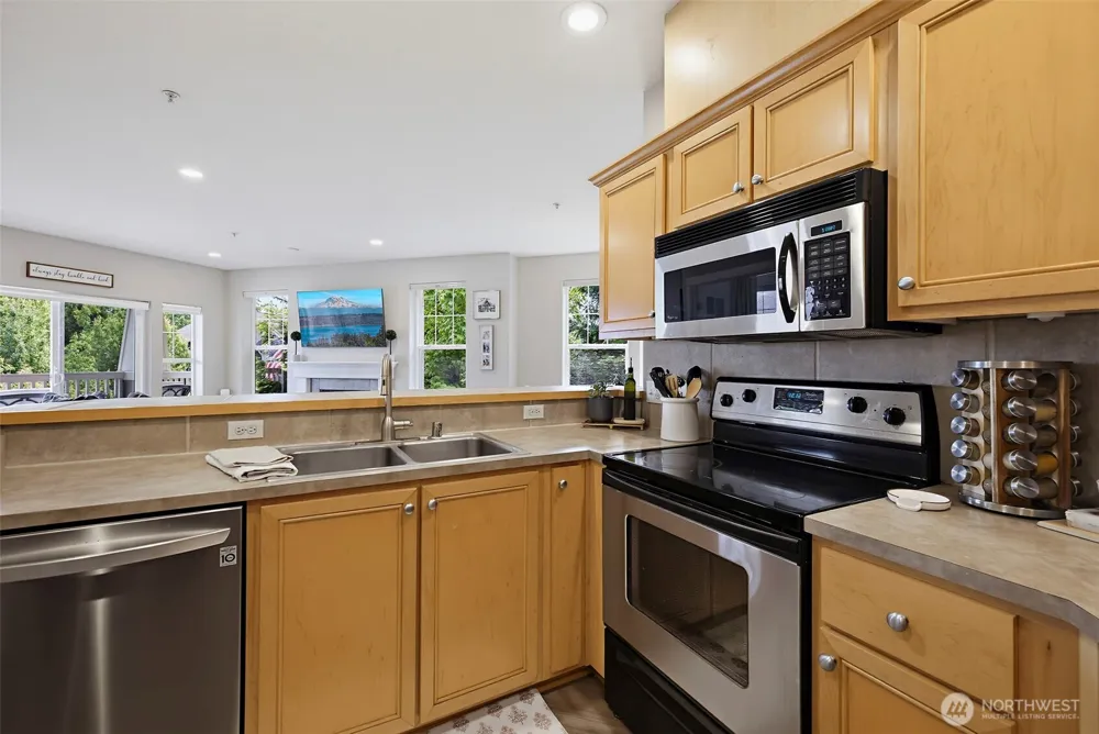 7705 Fairway Avenue SE #204 Snoqualmie, WA 98065