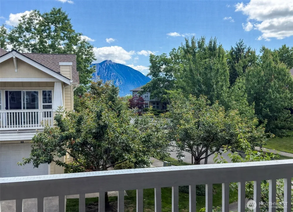 7705 Fairway Avenue SE #204 Snoqualmie, WA 98065