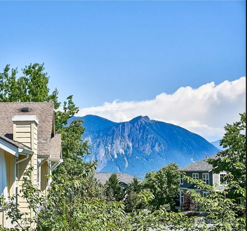 7705 Fairway Avenue SE #204 Snoqualmie, WA 98065