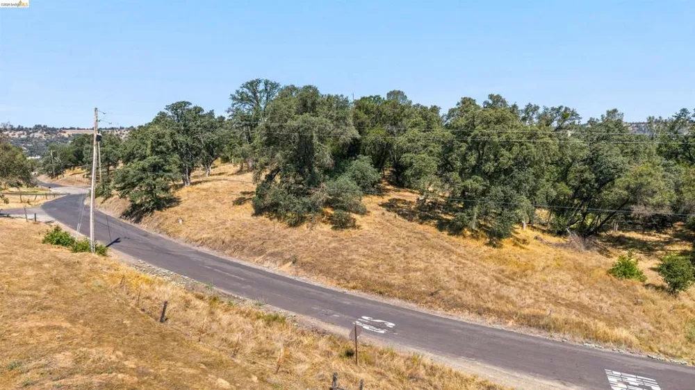 10151 Bell Mooney Rd Jamestown, CA 95327
