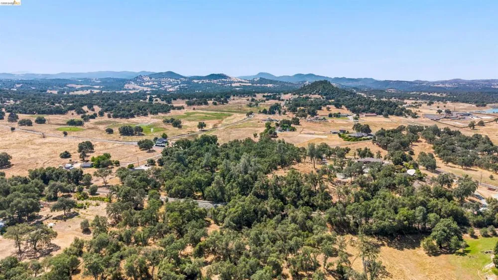 10151 Bell Mooney Rd Jamestown, CA 95327