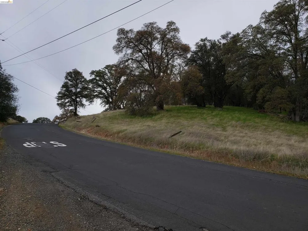 10151 Bell Mooney Rd Jamestown, CA 95327