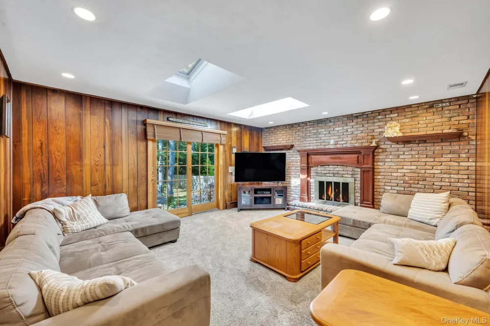 17 Cedar Place Kings Park, NY 11754