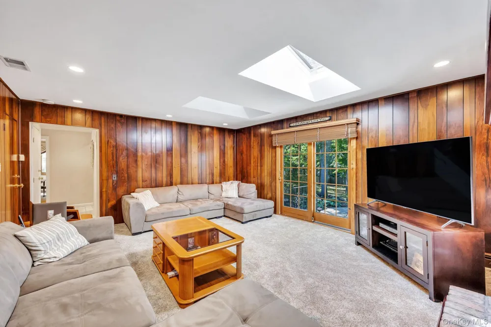 17 Cedar Place Kings Park, NY 11754