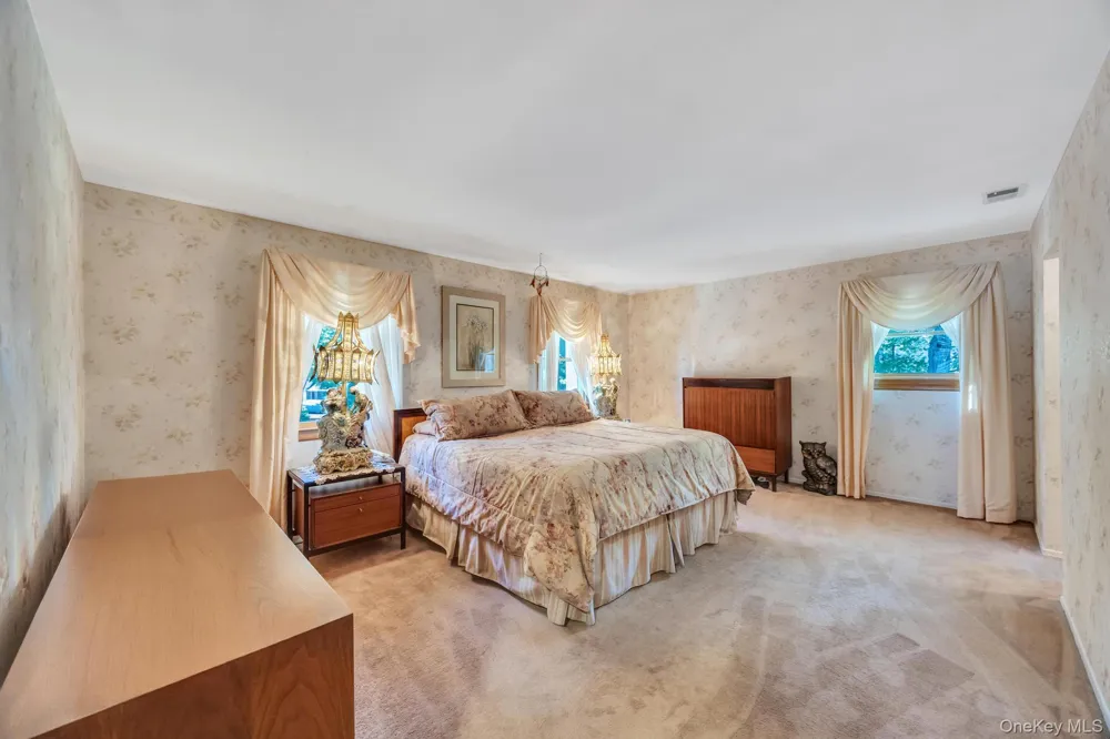 17 Cedar Place Kings Park, NY 11754