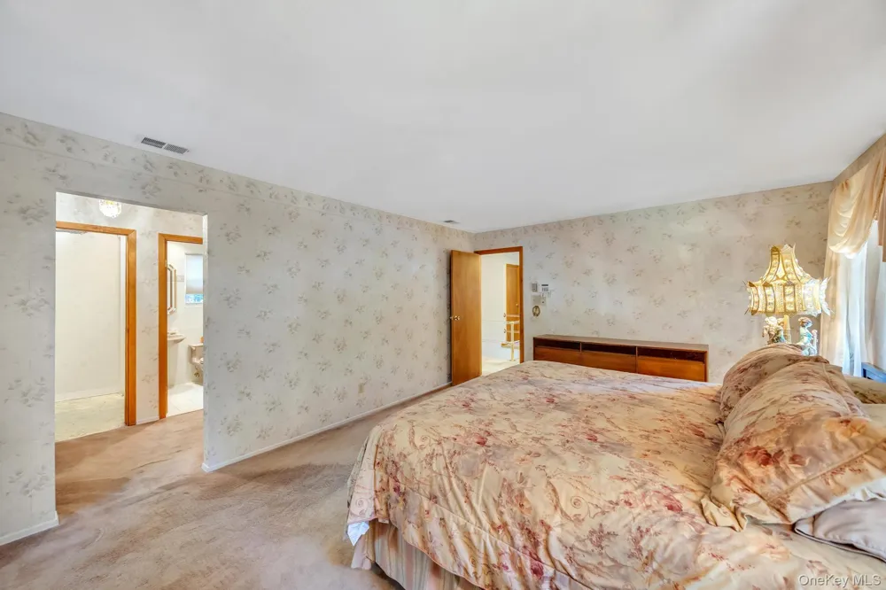 17 Cedar Place Kings Park, NY 11754