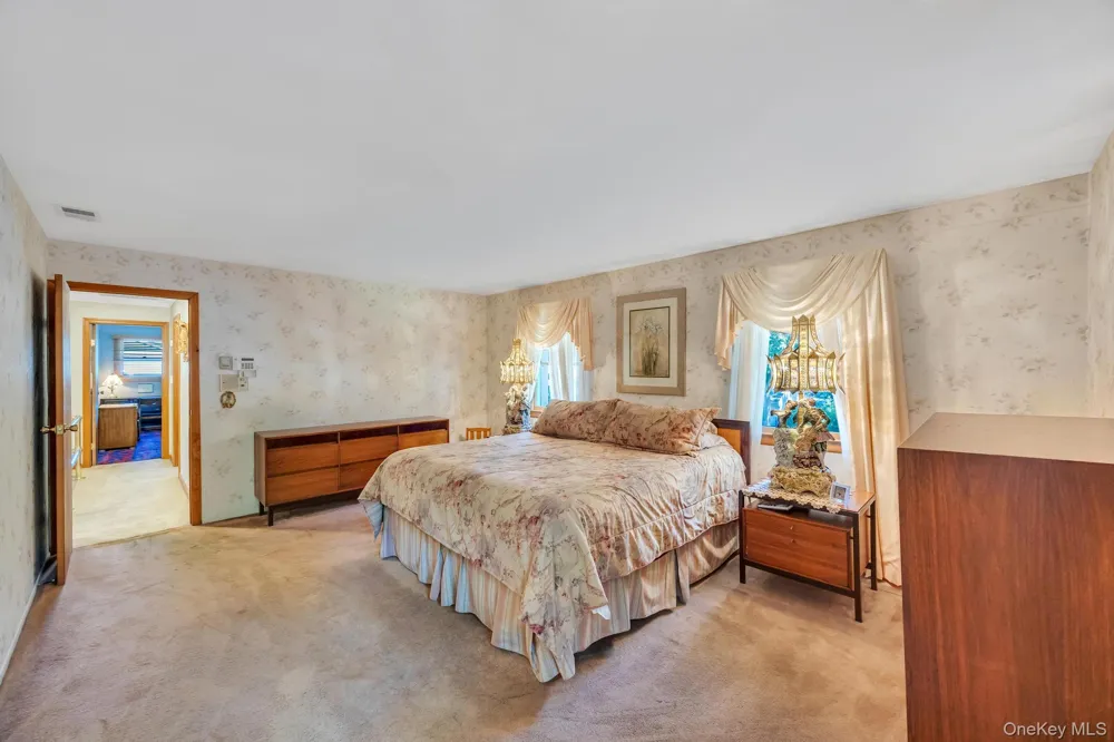 17 Cedar Place Kings Park, NY 11754