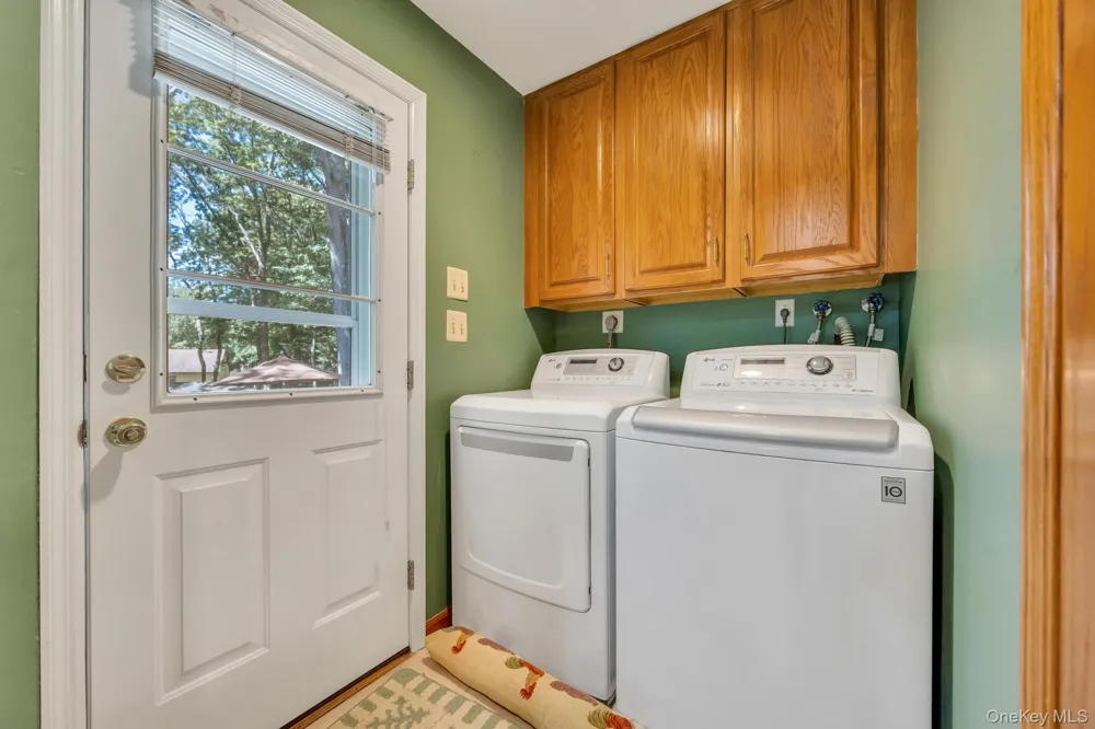 17 Cedar Place Kings Park, NY 11754
