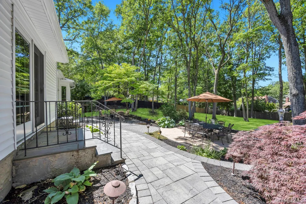 17 Cedar Place Kings Park, NY 11754