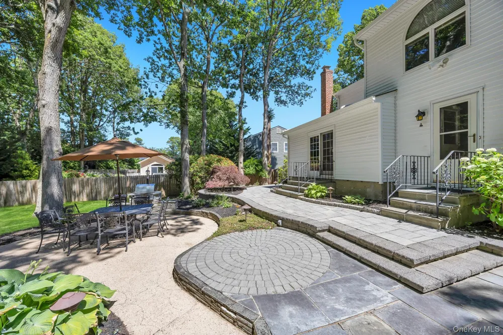 17 Cedar Place Kings Park, NY 11754