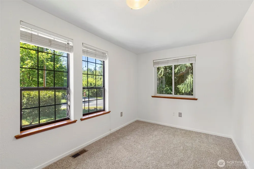 12506 NE Virginia Court Kingston, WA 98346