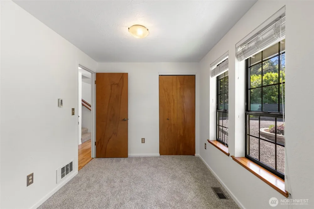12506 NE Virginia Court Kingston, WA 98346