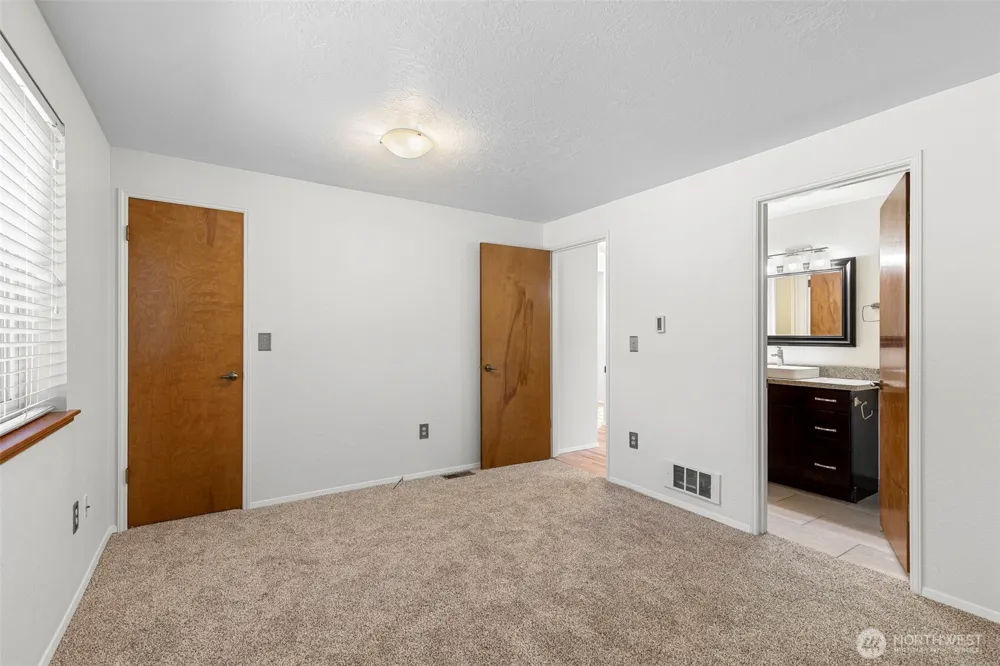 12506 NE Virginia Court Kingston, WA 98346