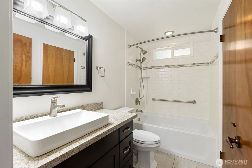 12506 NE Virginia Court Kingston, WA 98346