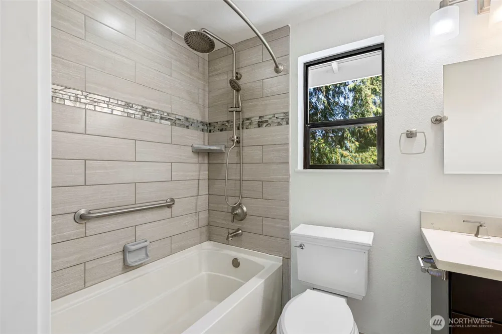 12506 NE Virginia Court Kingston, WA 98346