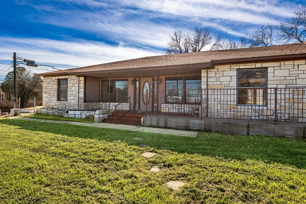104 E Fifth Street Brady, TX 76825