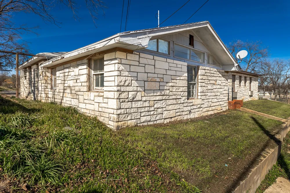 104 E Fifth Street Brady, TX 76825