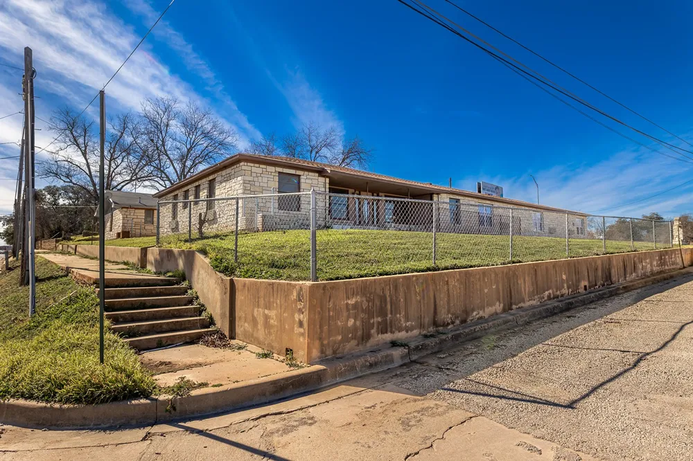 104 E Fifth Street Brady, TX 76825