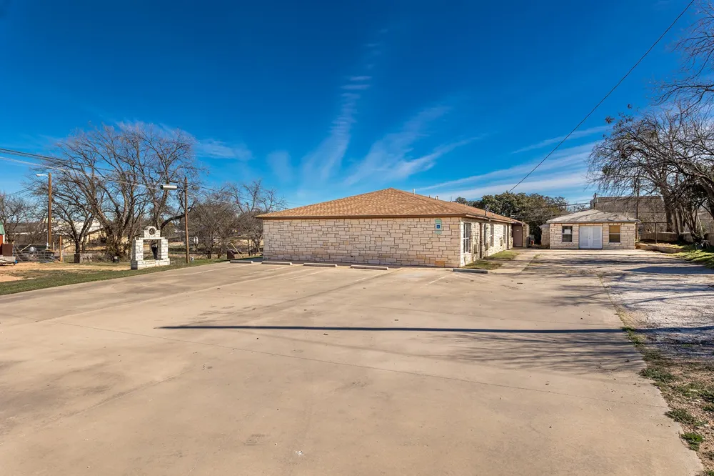 104 E Fifth Street Brady, TX 76825