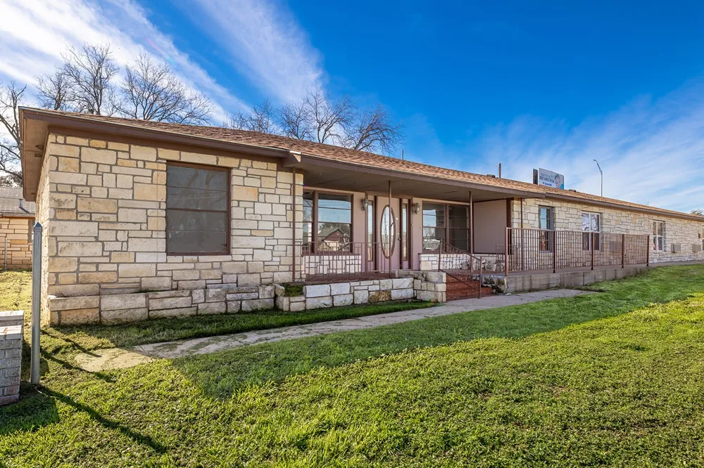 104 E Fifth Street Brady, TX 76825