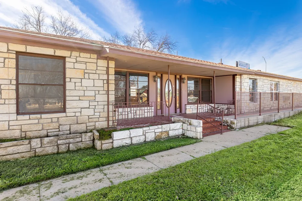 104 E Fifth Street Brady, TX 76825