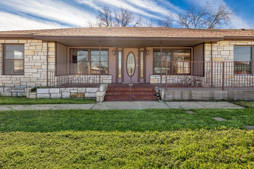 104 E Fifth Street Brady, TX 76825