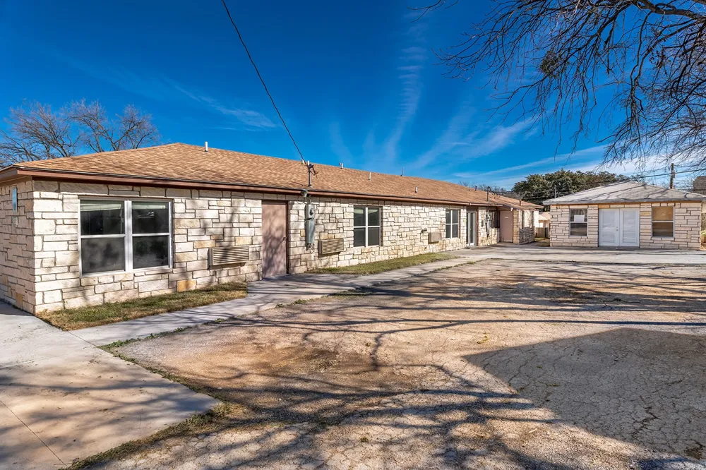 104 E Fifth Street Brady, TX 76825
