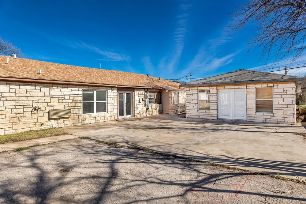 104 E Fifth Street Brady, TX 76825
