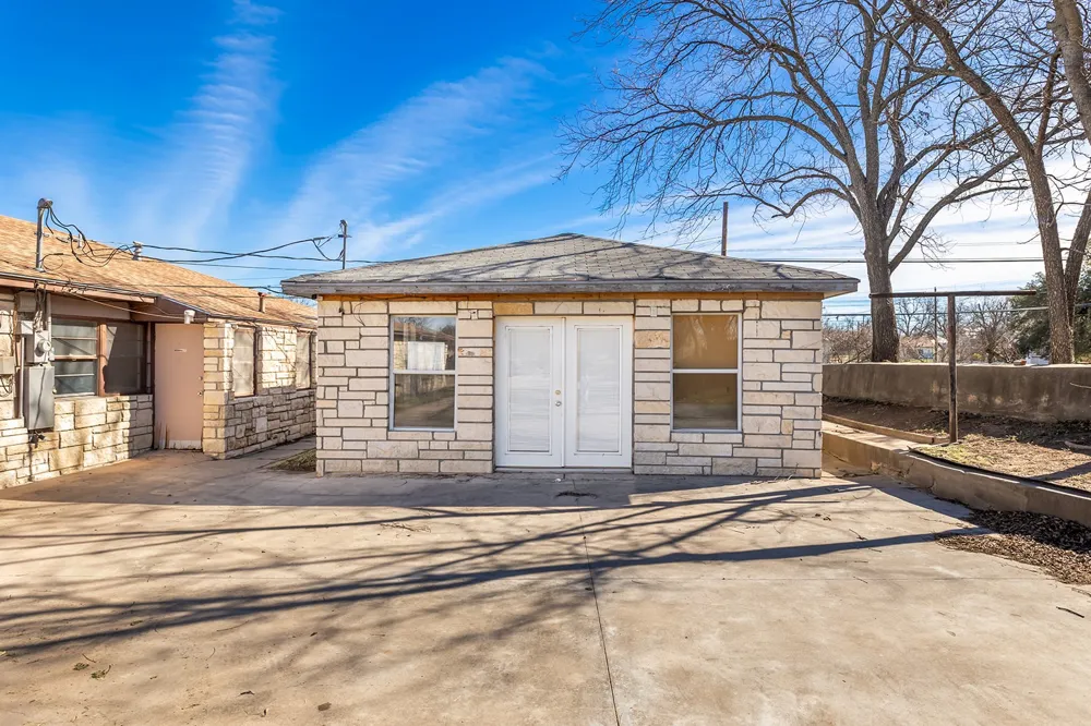 104 E Fifth Street Brady, TX 76825