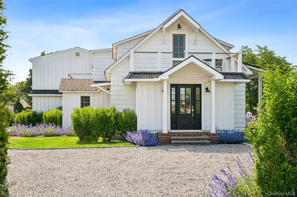 87 Foster Avenue Hampton Bays, NY 11946