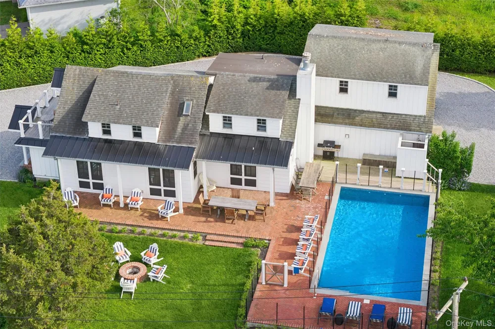 87 Foster Avenue Hampton Bays, NY 11946