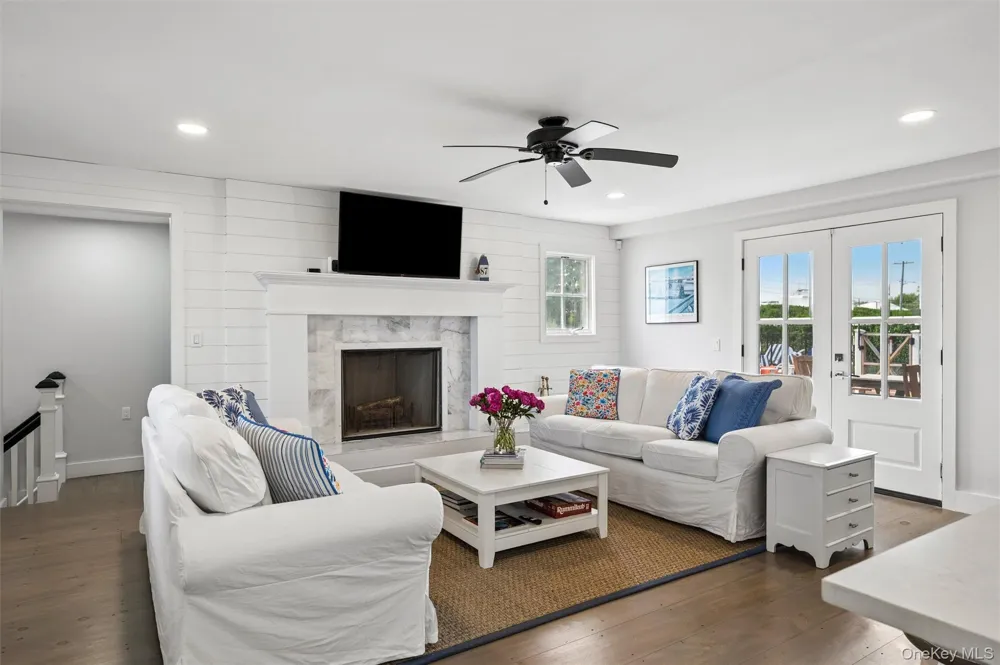 87 Foster Avenue Hampton Bays, NY 11946
