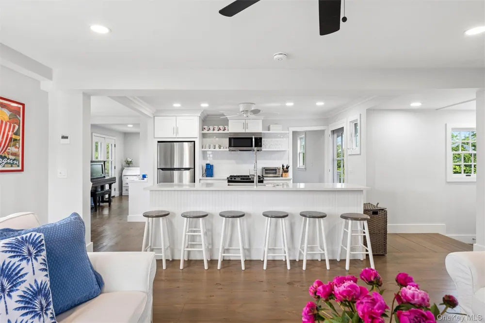 87 Foster Avenue Hampton Bays, NY 11946