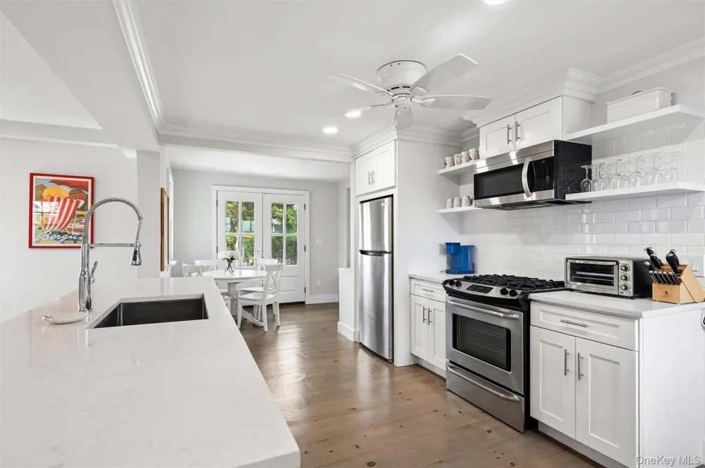87 Foster Avenue Hampton Bays, NY 11946