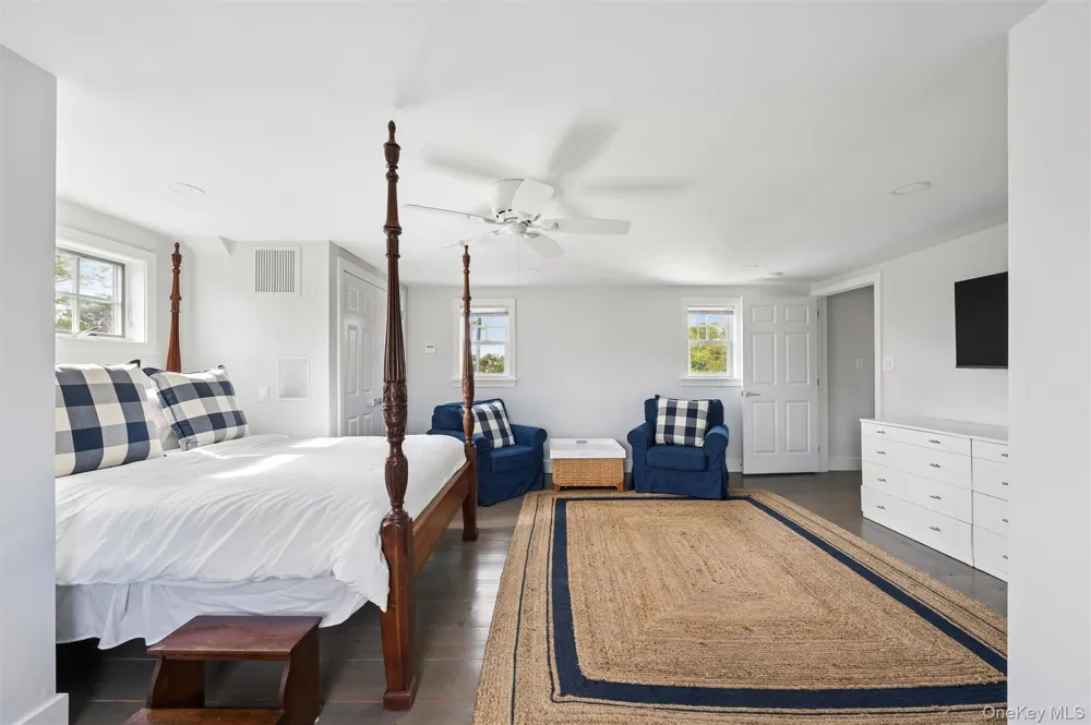 87 Foster Avenue Hampton Bays, NY 11946