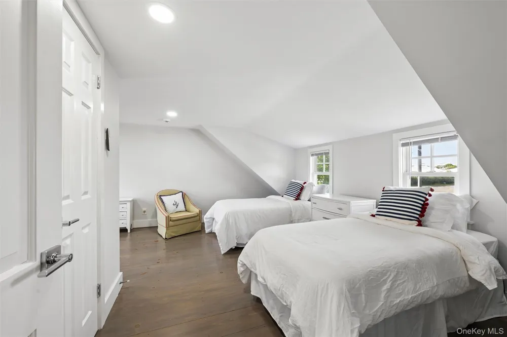 87 Foster Avenue Hampton Bays, NY 11946