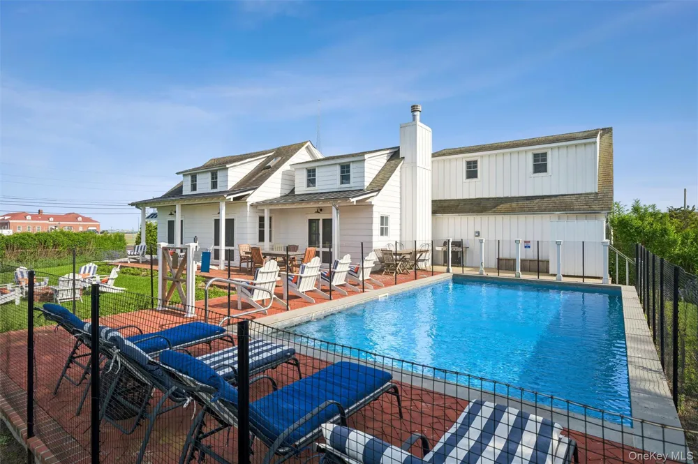 87 Foster Avenue Hampton Bays, NY 11946