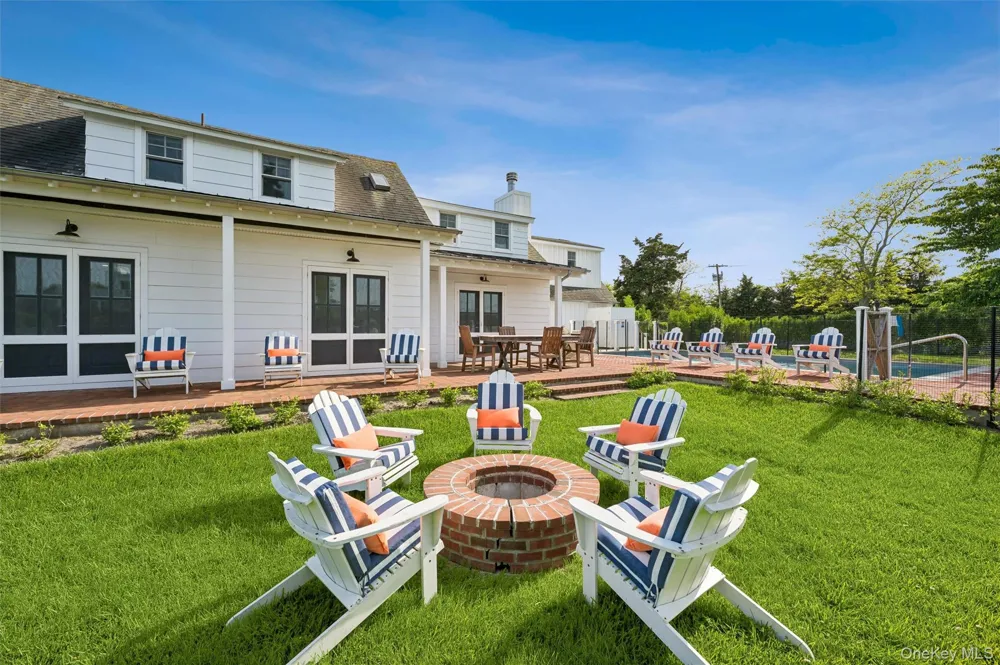 87 Foster Avenue Hampton Bays, NY 11946