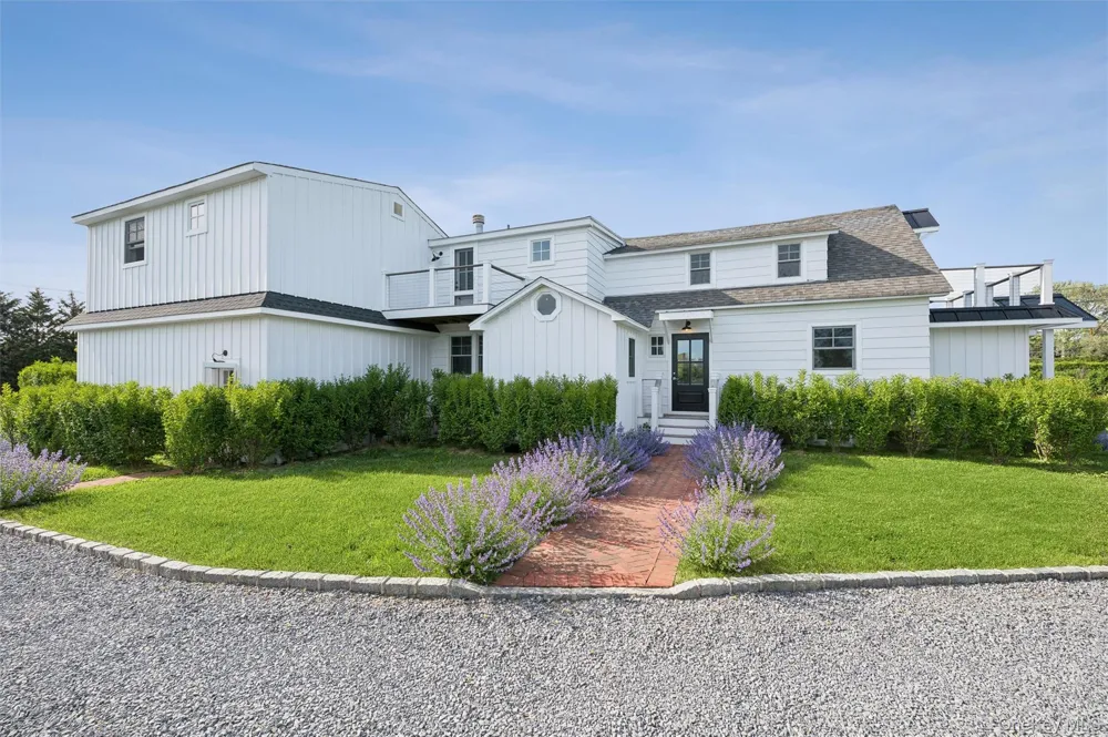 87 Foster Avenue Hampton Bays, NY 11946