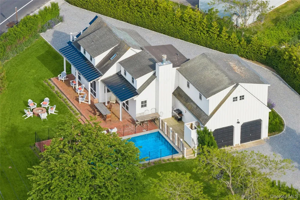 87 Foster Avenue Hampton Bays, NY 11946
