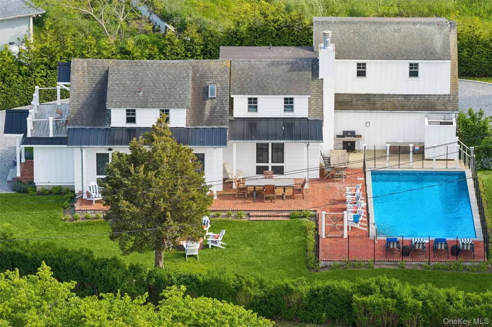 87 Foster Avenue Hampton Bays, NY 11946