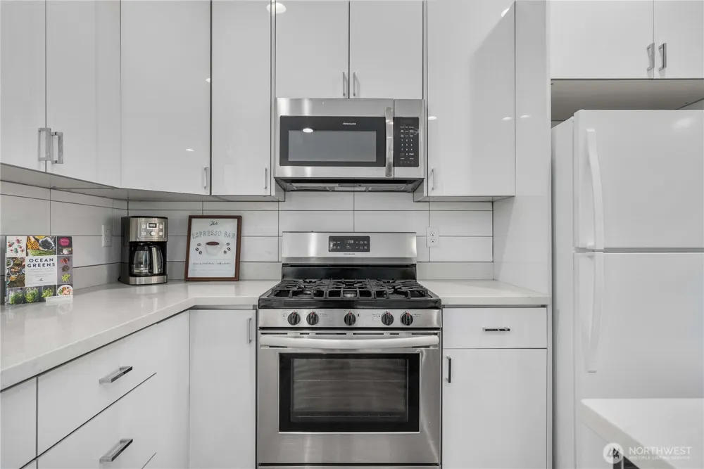 15612 8th Avenue SW #104 Burien, WA 98166