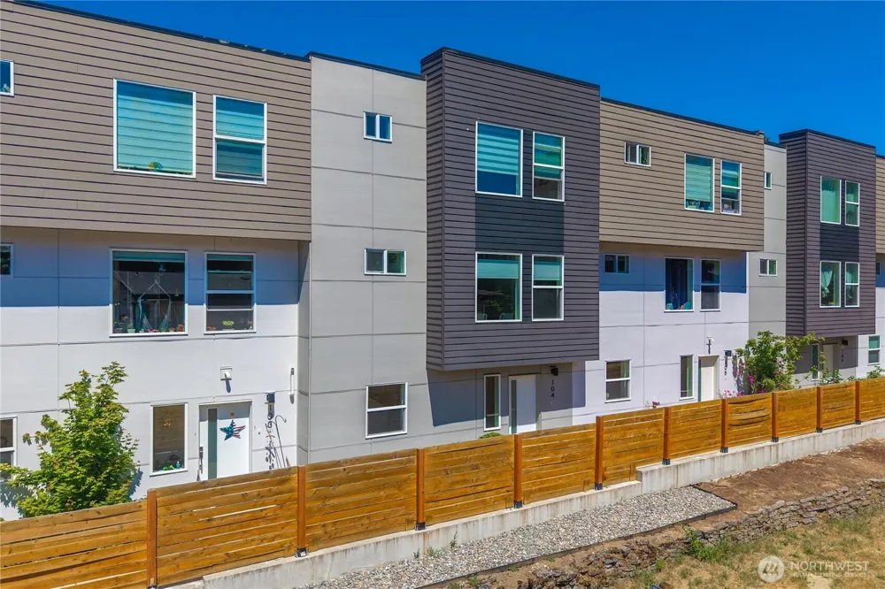 15612 8th Avenue SW #104 Burien, WA 98166